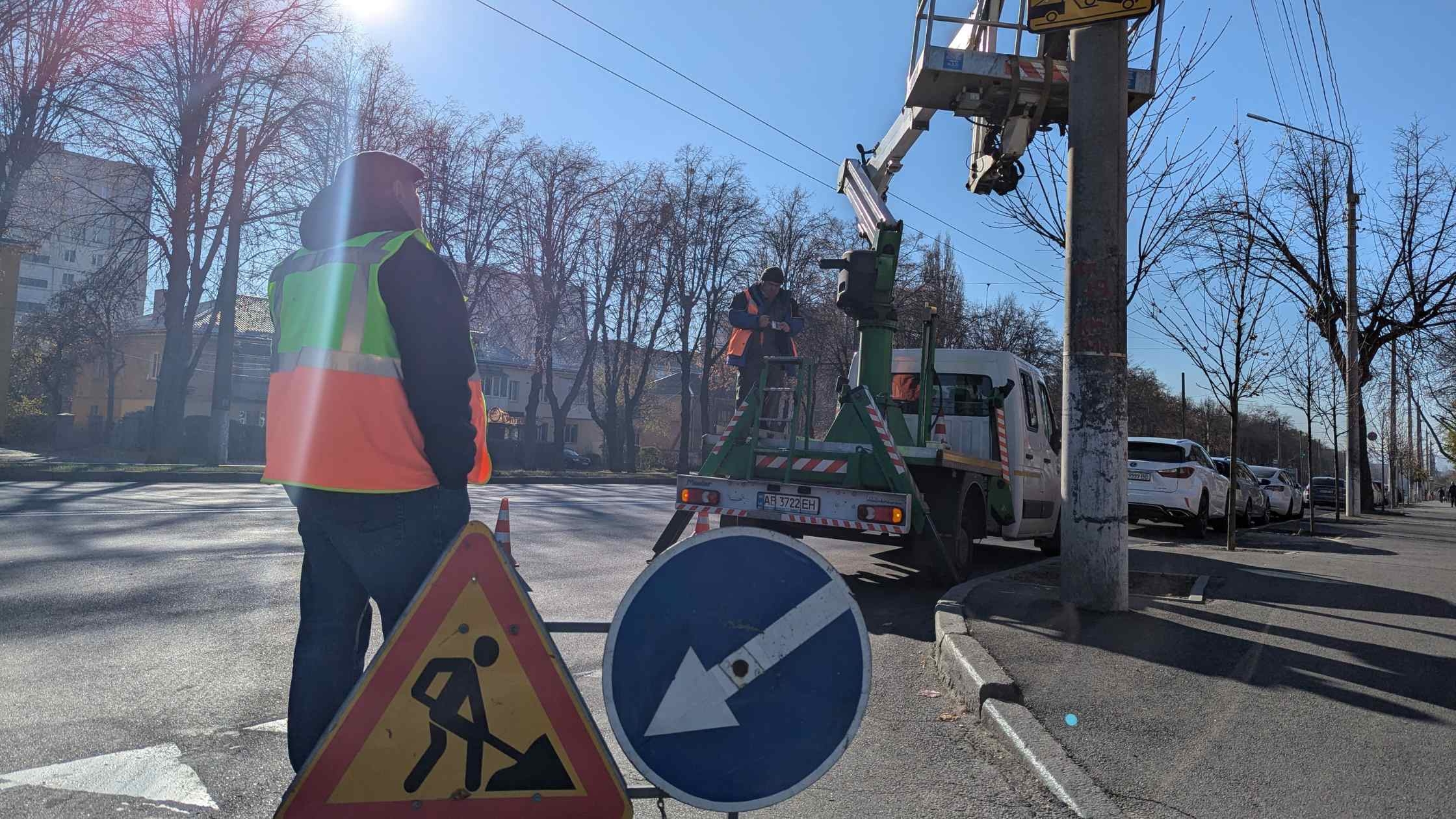 На шести ділянках магістральних доріг Вінниці встановлять нові дорожні знаки