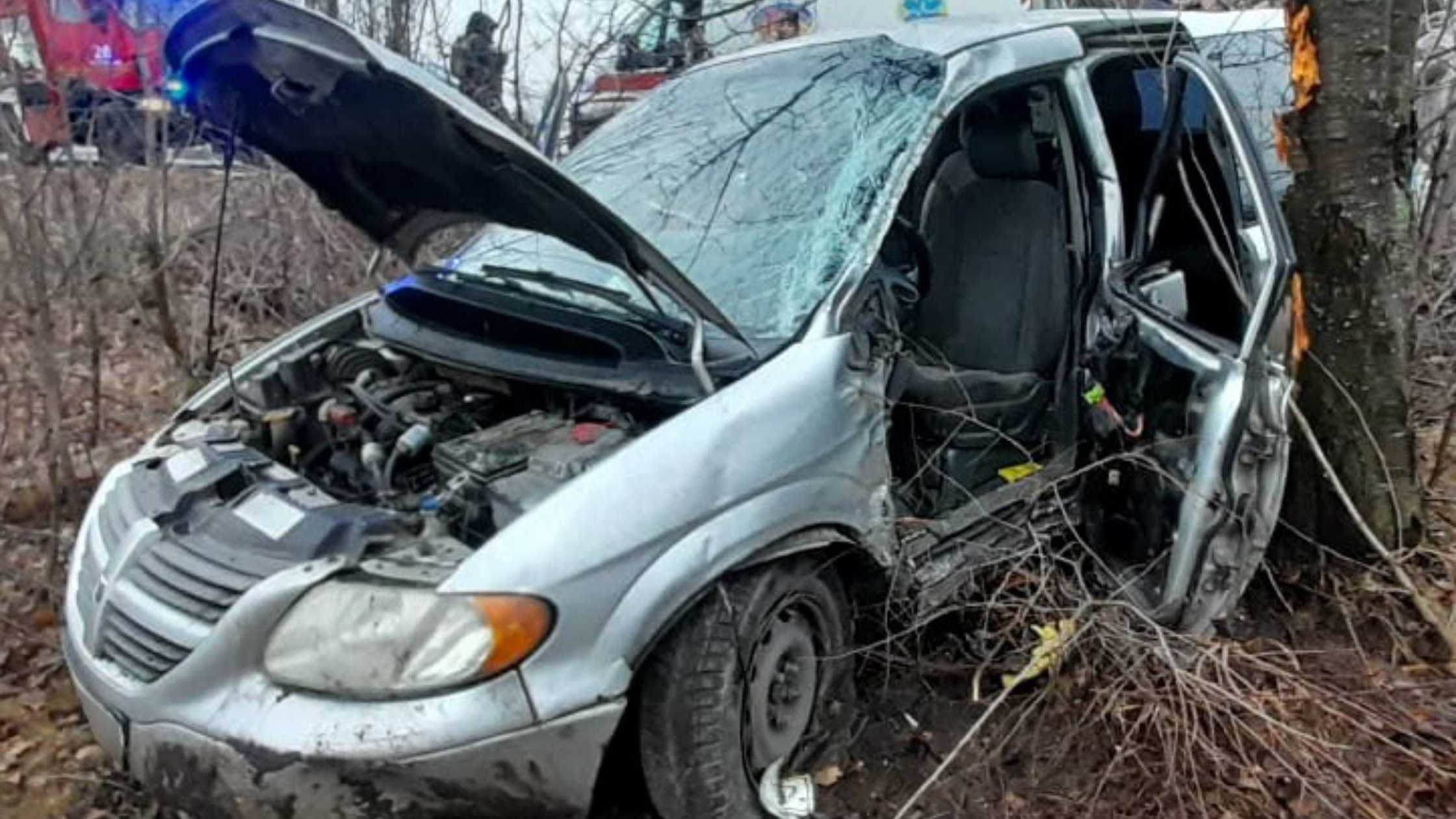 На Вінниччині автомобіль Dodge з’їхав у кювет – водій опинився в металевій пастці