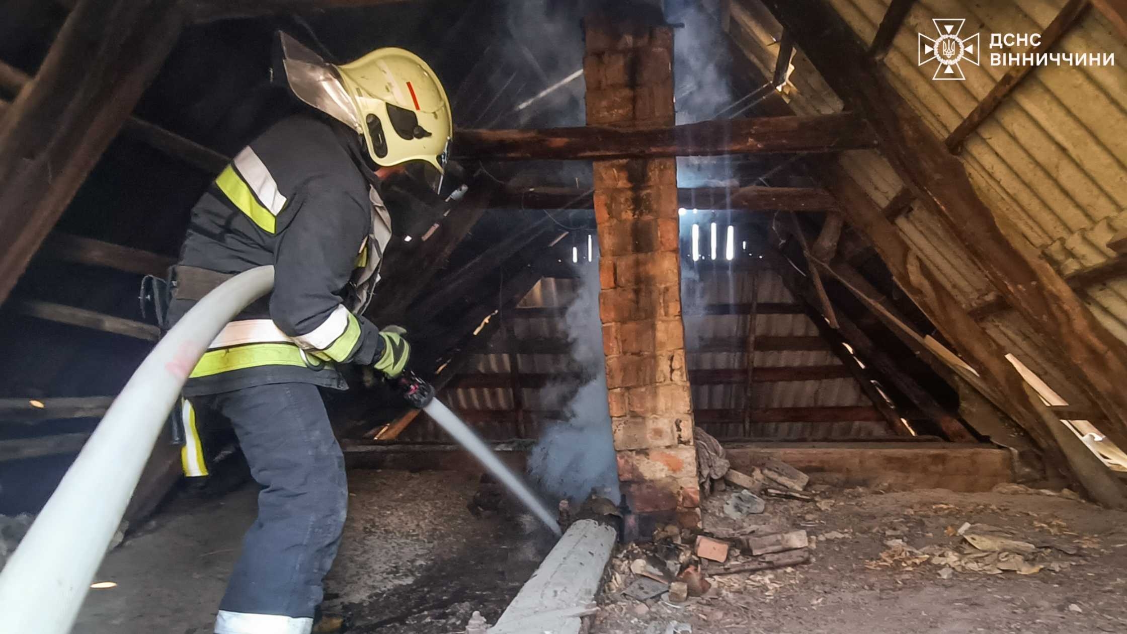 На Вінниччині вогонь нищив господарчі будівлі та житлові будинки