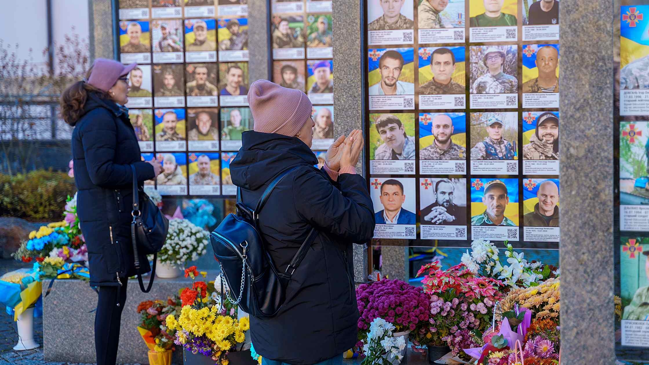 У Вінниці поклали квіти до пам’ятного знаку Небесній Сотні і загиблим героям війни