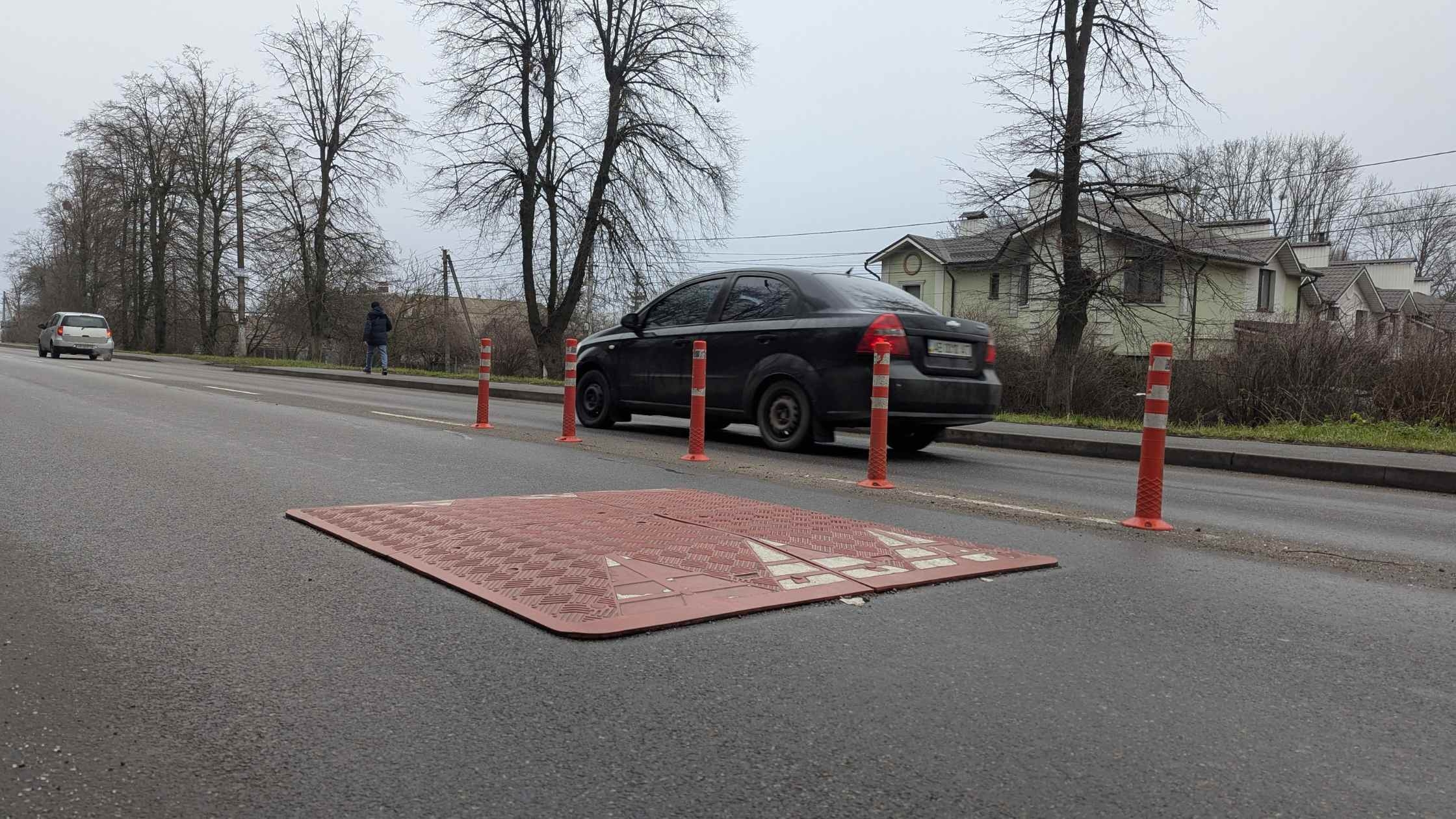 У Вінниці встановили ще одну «берлінську подушку» - цього разу біля входу до Ботанічного саду