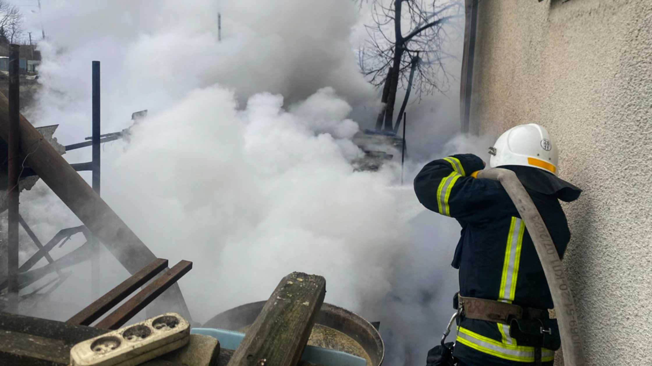 В Томашполі згоріла господарча будівля через несправність пічного опалення