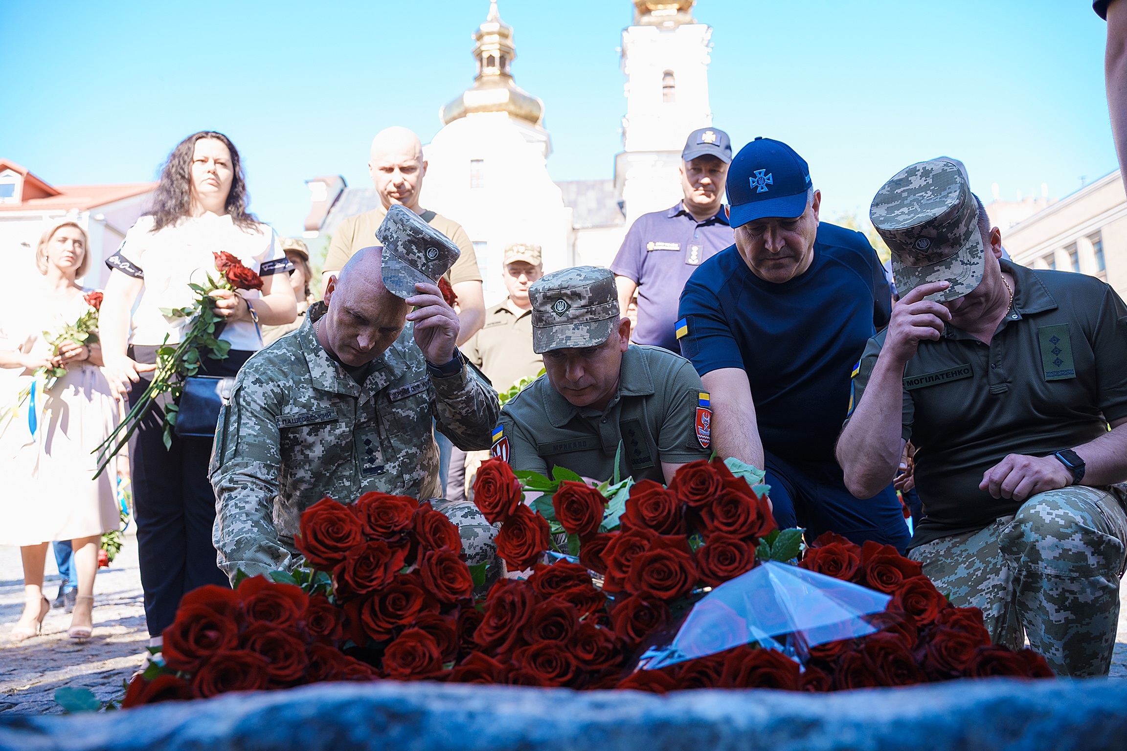 З нагоди Дня Конституції у Вінниці вшанували пам'ять полеглих Героїв