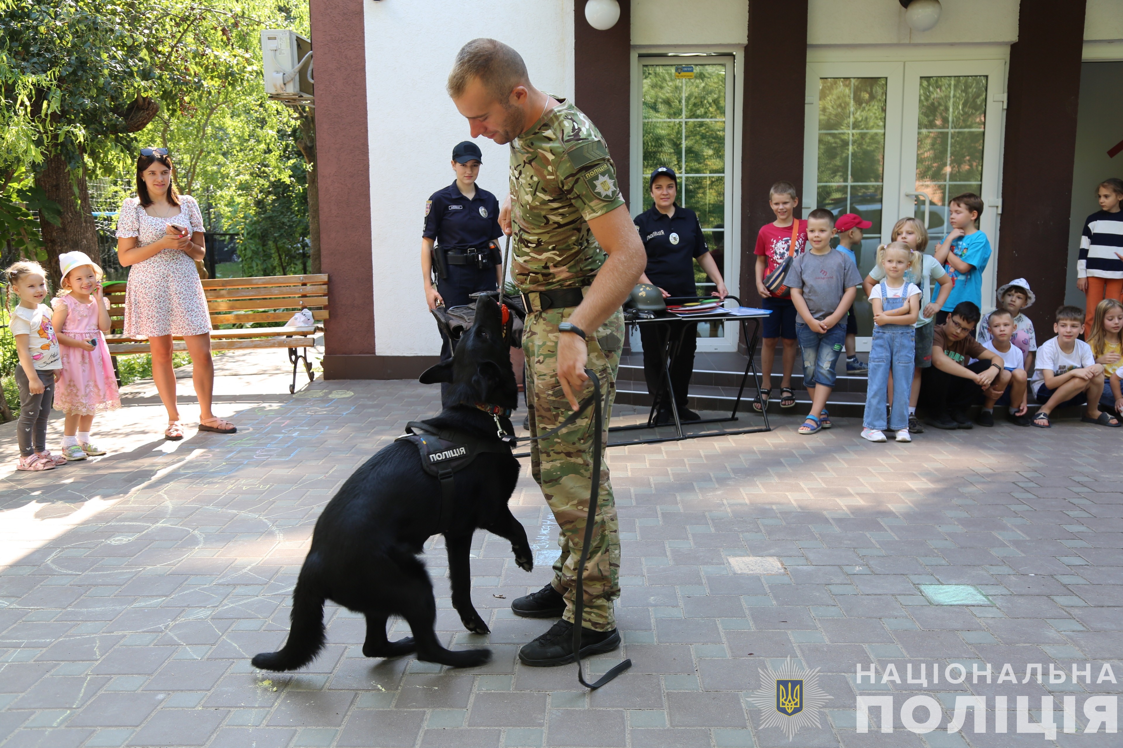 У Вінниці поліцейські нагадали діткам основні правила поведінки в умовах сьогодення