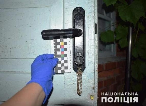 14 років за ґратами проведе 21-річний парубок, який зарізав стареньку бабусю