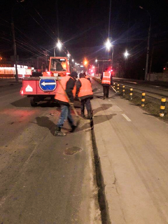 Комунальники Вінницької територіальної громади розпочали весняне прибирання