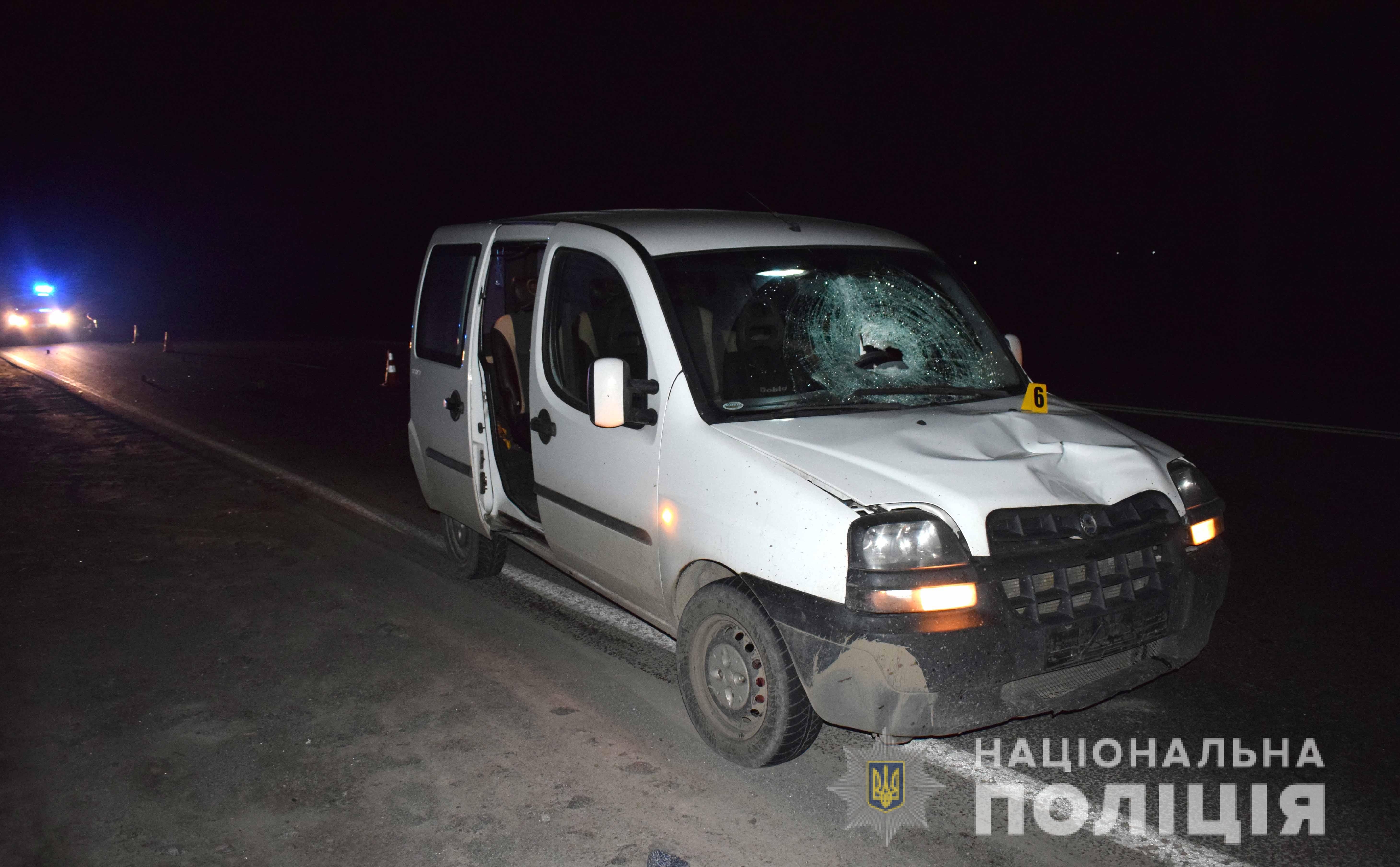 Неподалік Писарівки під колесами авто загинув пішохід,  його особу намагаються встановити