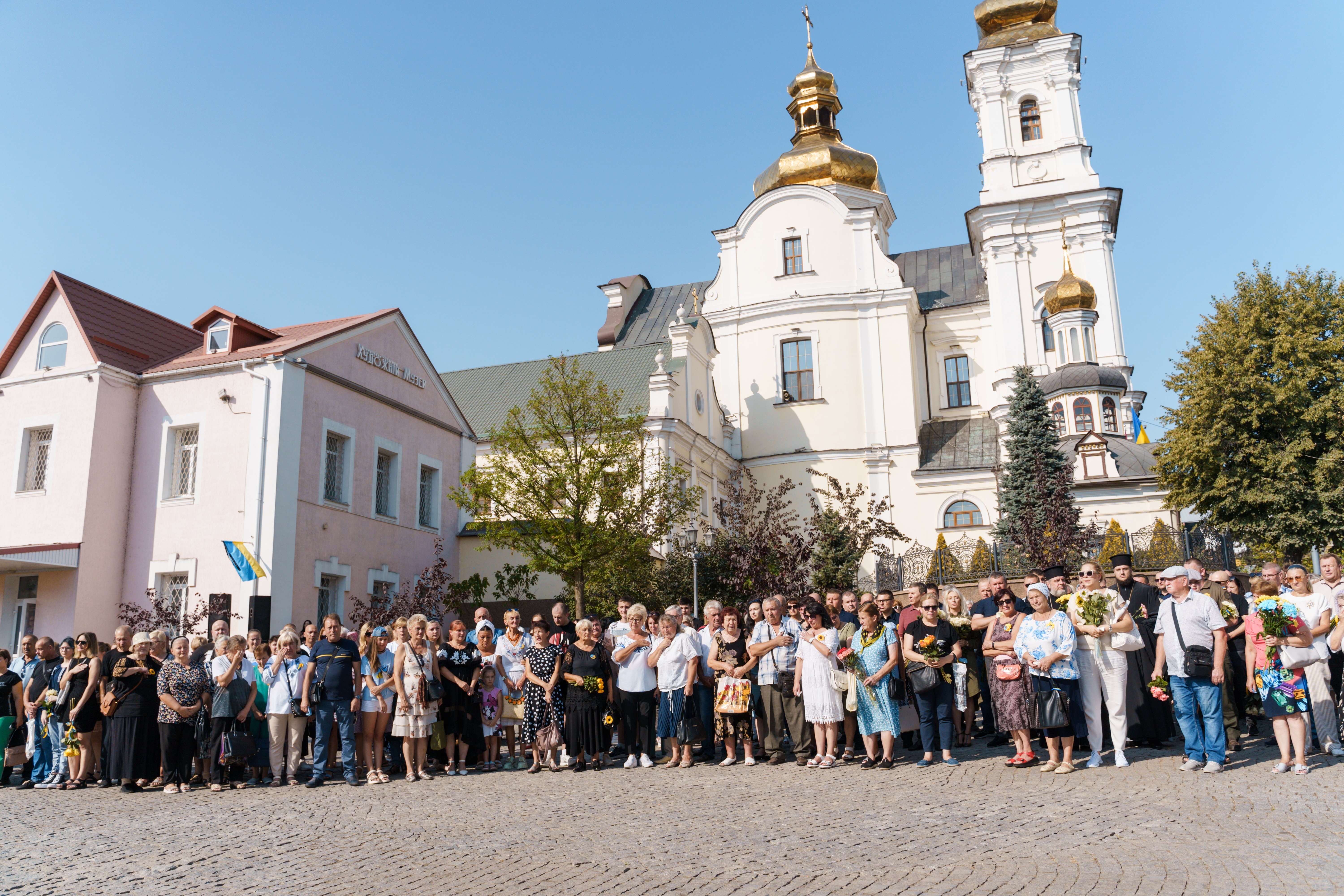 У Вінниці відбулося покладання квітів до пам’ятного знаку загиблих героїв