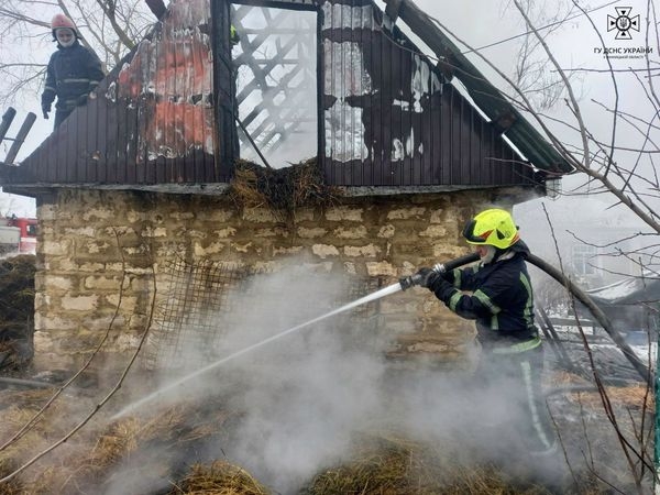 Рятувальники Вінниччини ліквідували сім пожеж за добу - горіли будинки й господарчі споруди