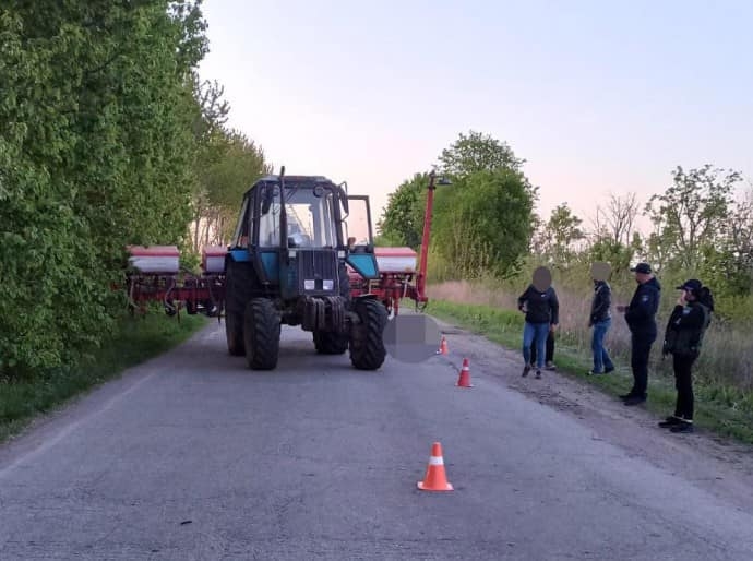 Смертельна аварія у Вінницькому районі мотоцикл зіткнувся з трактором