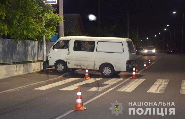 У Вінниці нетверезий водій мікроавтобуса збив 19-річну дівчину та втік з місця ДТП