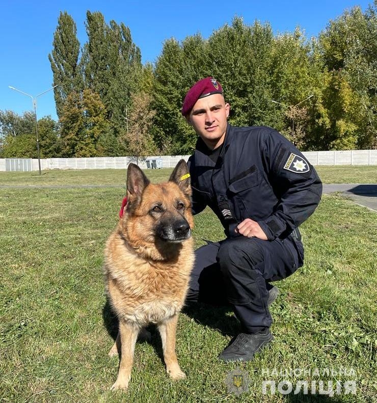 У Вінниці копи влаштували соціальну акцію аби привернути увагу людей до безпритульних тварин