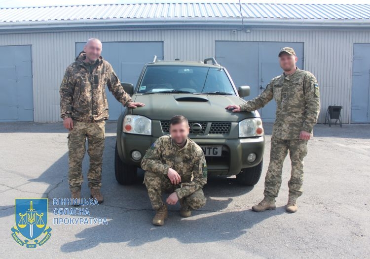 Вінницька прокуратура передала бійцям на фронт ще один автомобіль