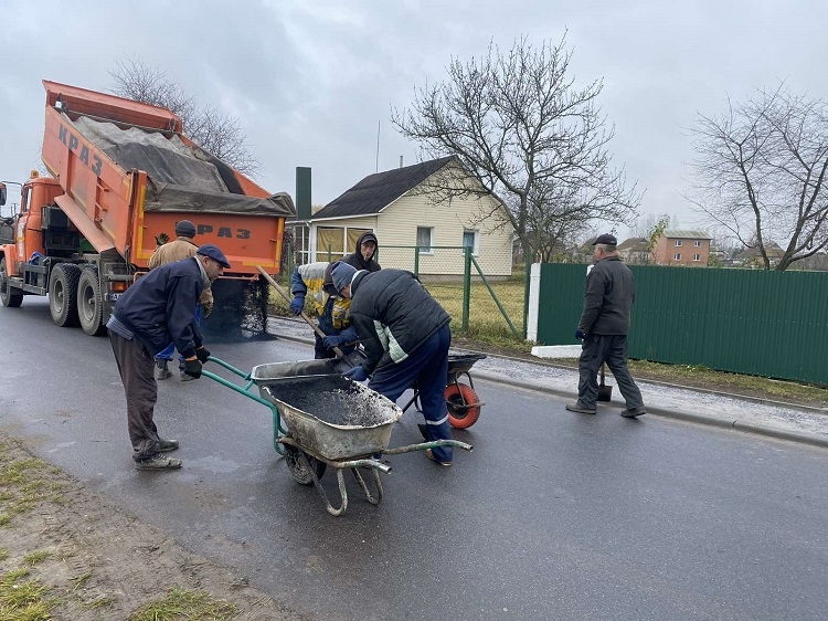 У Сальнику побудували ще 550 метрів нового тротуару