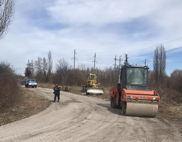 Жителі Павлівки вже випробовують відремонтовану дорогу