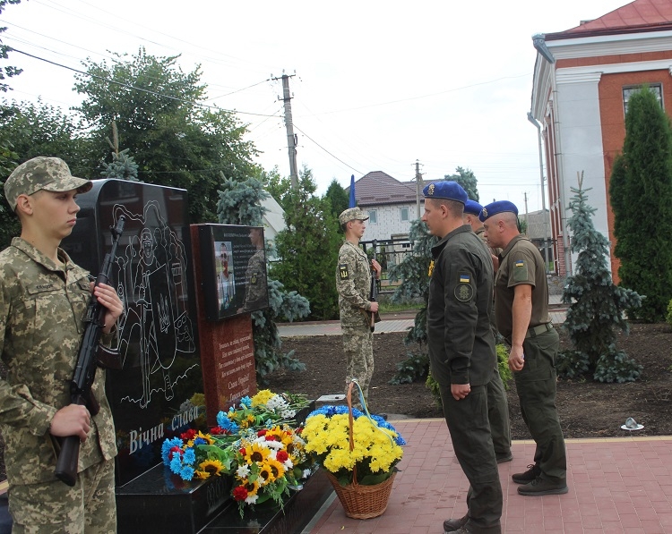 У Калинівці відкрили Стіну пам’яті полеглим героям