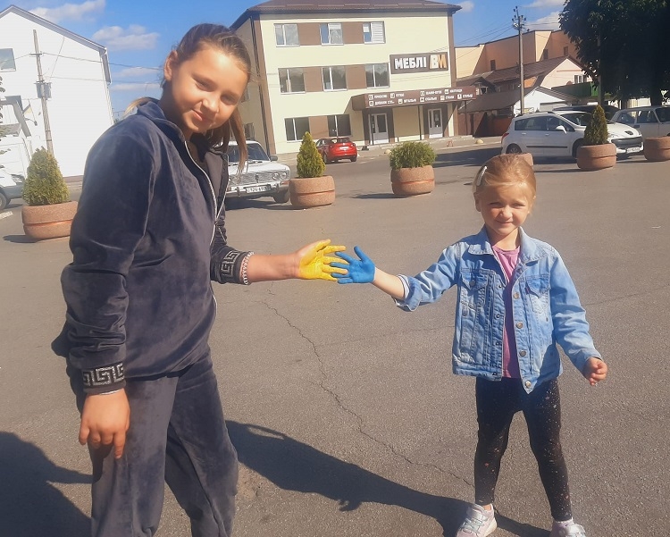 В Калинівці пройшла акція "Намалюй чи напиши ЗСУ" для дітей