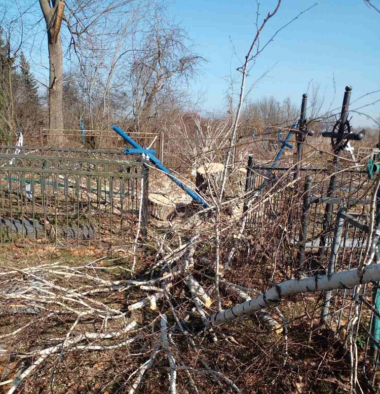 У Мізякові на Калинівщині наводять лад на території сільського кладовища