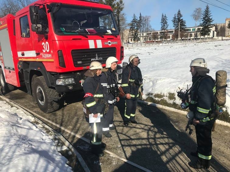 В Ладижині рятувальники провели навчання з представниками міського суду