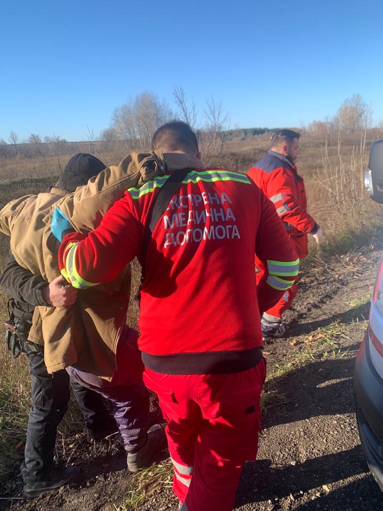 Наступив на міну: вінницькі поліцейські рятували пенсіонера на Харківщині