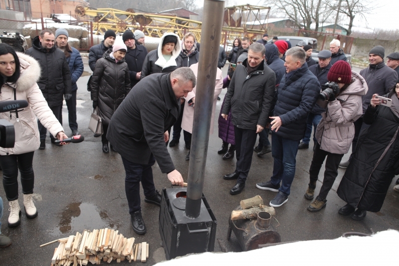 Громади Вінниччини передають захисникам на передову 141 окопну пічку