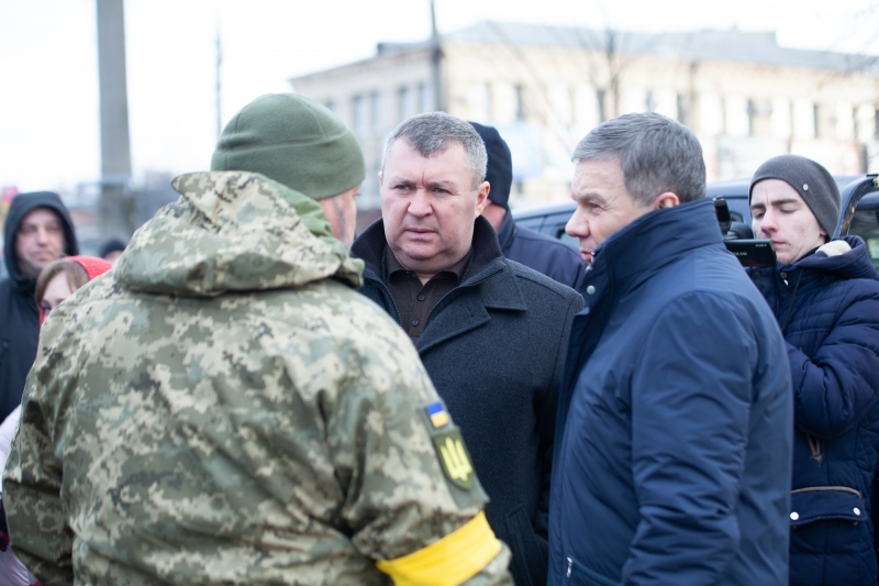 Окопні пічки, смаколики та автомобілі відправили з Вінниччини на фронт