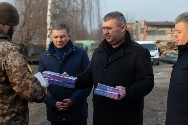 Вінницьким військовослужбовцям на передову відправили черговий вантаж