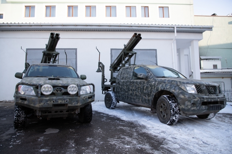 З Вінниці відправили бійцям два авто з міні-градами, тепловізори й «Чаклуни»