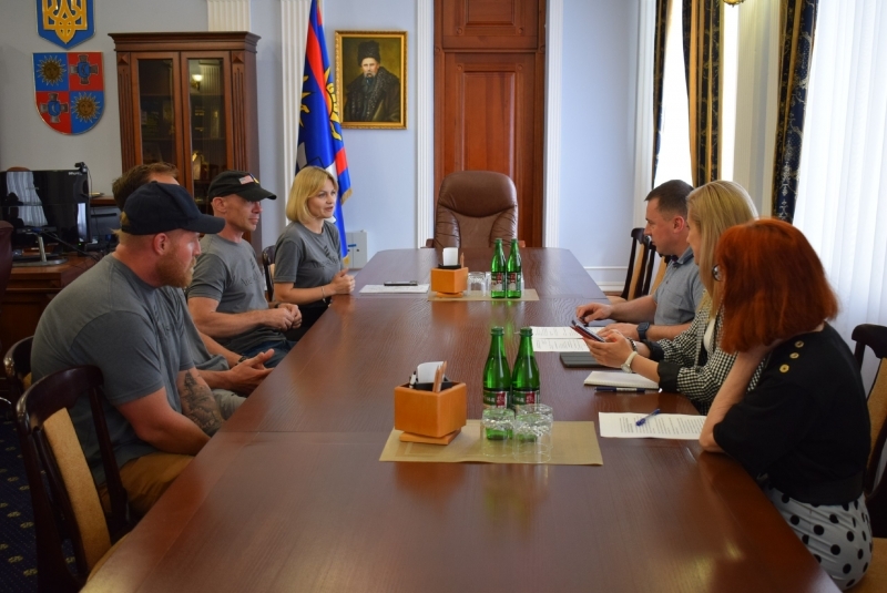 "Серпнева місія" доставила у Вінницю вантаж для лікарень та постраждалих