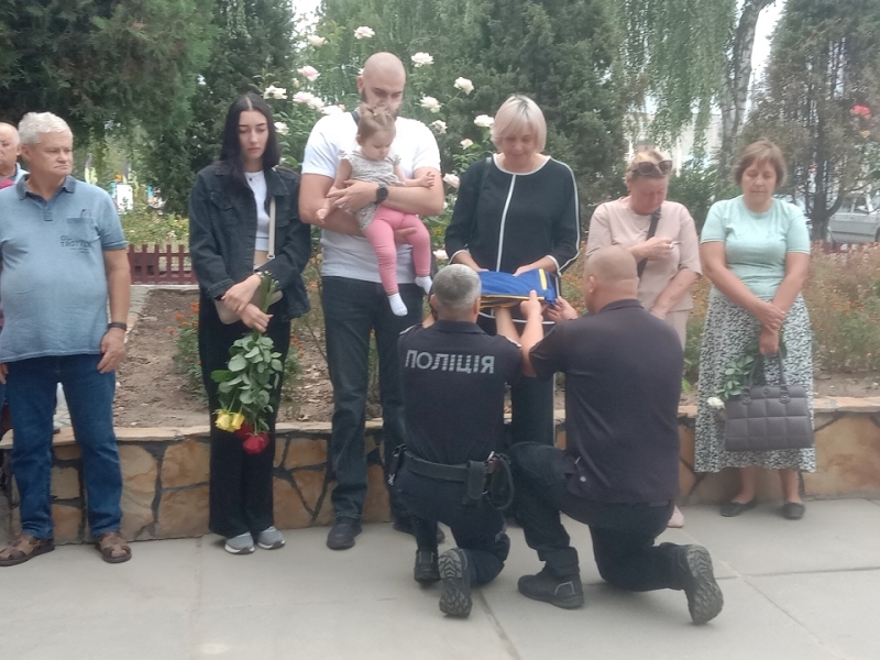 На честь загиблого військовослужбовця у Піщанці відкрили меморіальну дошку