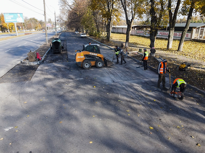  У Вінниці на вулиці Київській завершують будувати парковку