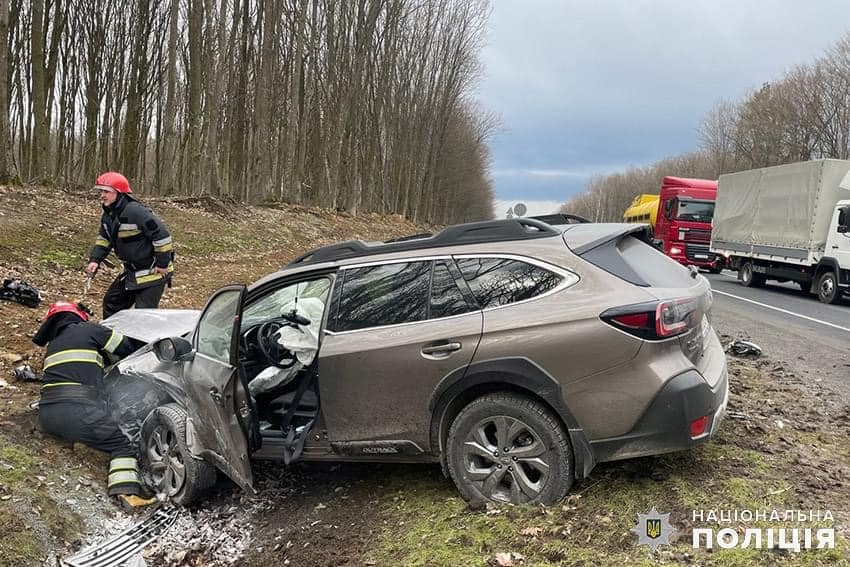 «Субару» під керуванням 74-річного жителя Вінниці потрапило у ДТП на Хмельниччині