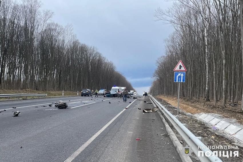 «Субару» під керуванням 74-річного жителя Вінниці потрапило у ДТП на Хмельниччині