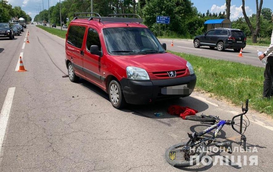 У Вінниці 11-річний велосипедист потрапив під колеса маршрутки: від удару хлопчика відкинуло під інше авто