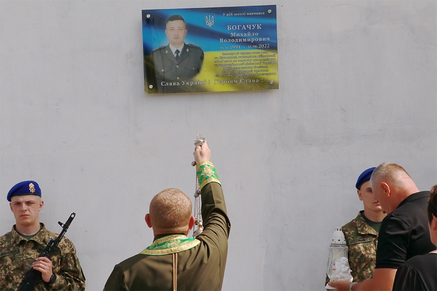 В Іванівській громаді відкрили дошку пам'яті загиблому нацгвардійцю