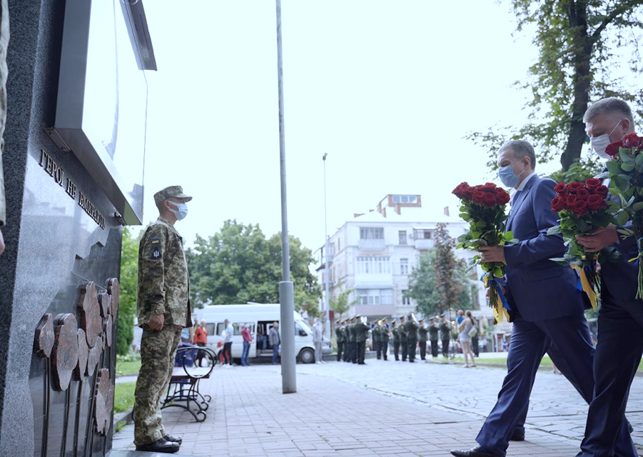 У Вінниці вшанували пам'ять жертв війни в Україні 