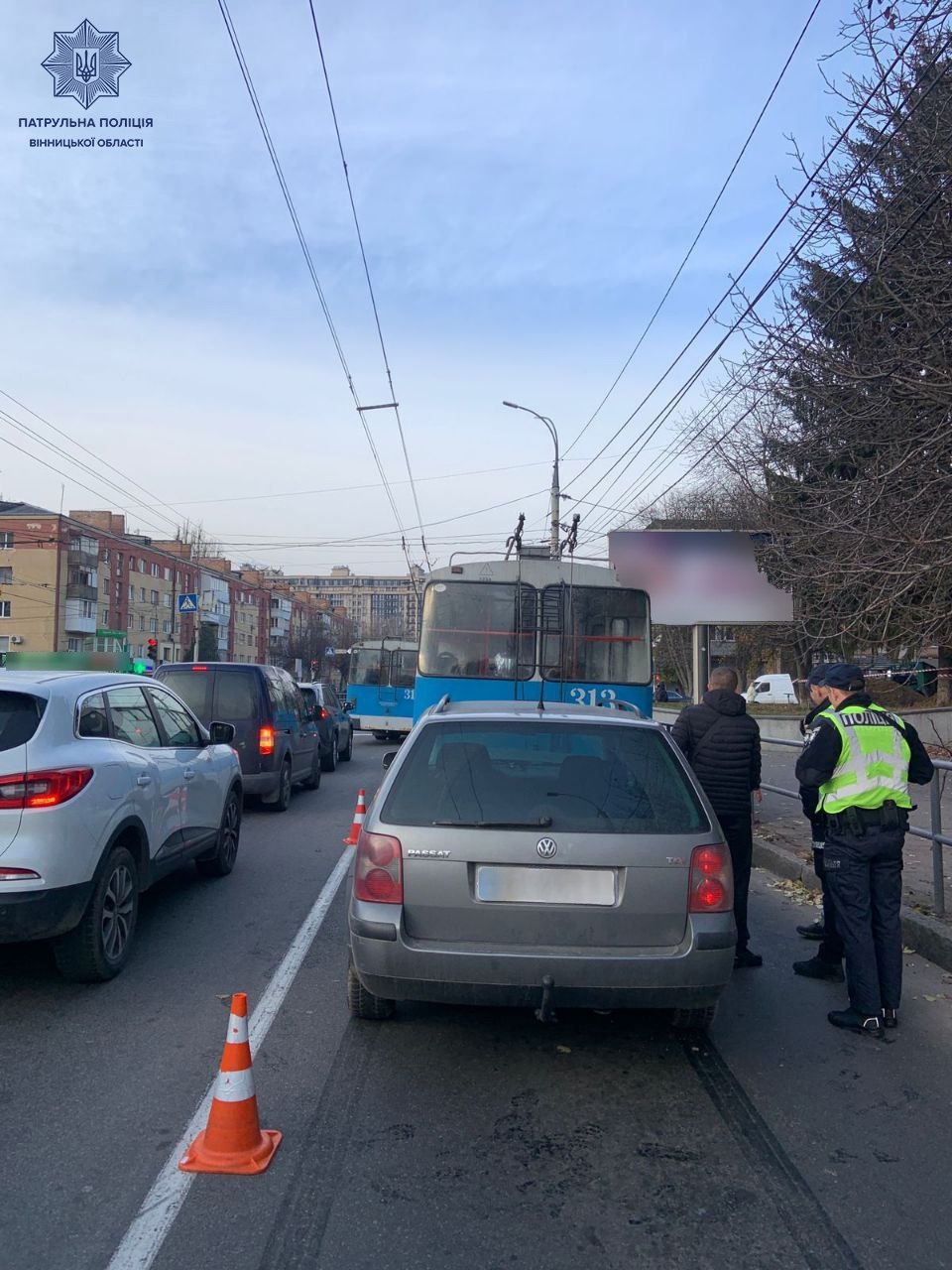 У Вінниці на Вишеньці п'яний водій "фольца" в'їхав у тролейбус