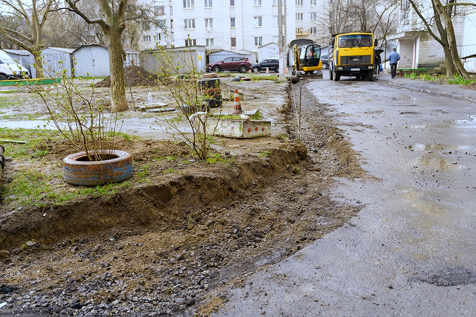 У Вінниці капітально ремонтують прибудинкову територію по вулиці Миколайчука