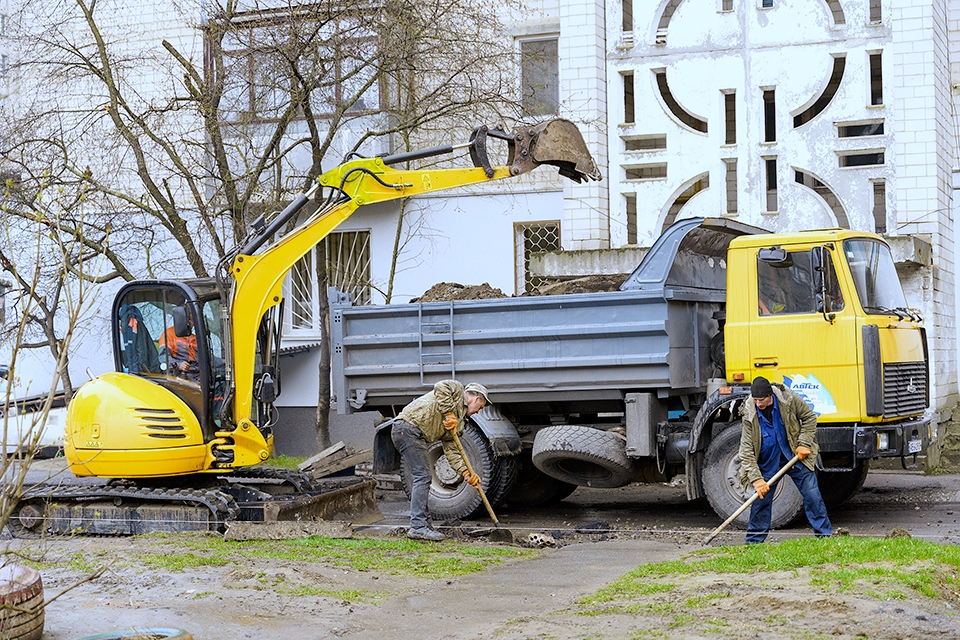 У Вінниці капітально ремонтують прибудинкову територію по вулиці Миколайчука