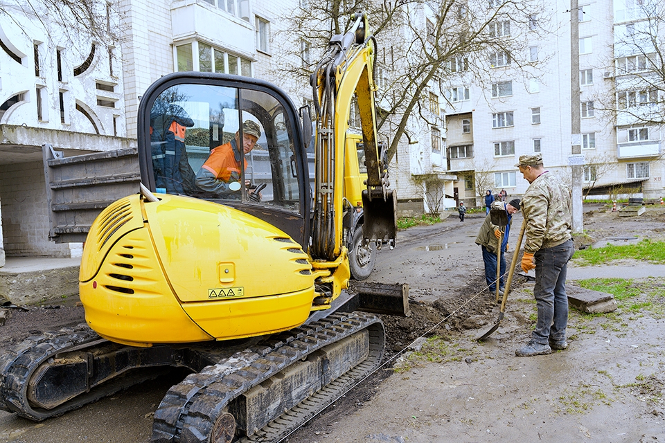 У Вінниці капітально ремонтують прибудинкову територію по вулиці Миколайчука