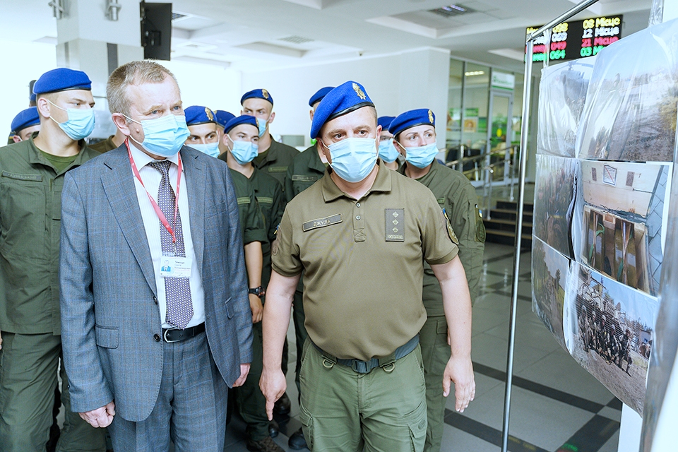 У Вінниці відкрилась фотовиставка, присвячена історії боротьби нацгвардійця Віталія Марківа