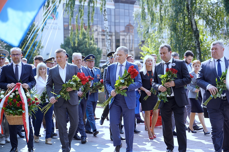 У День Незалежності у Вінниці віддали шану загиблим за державу Героям