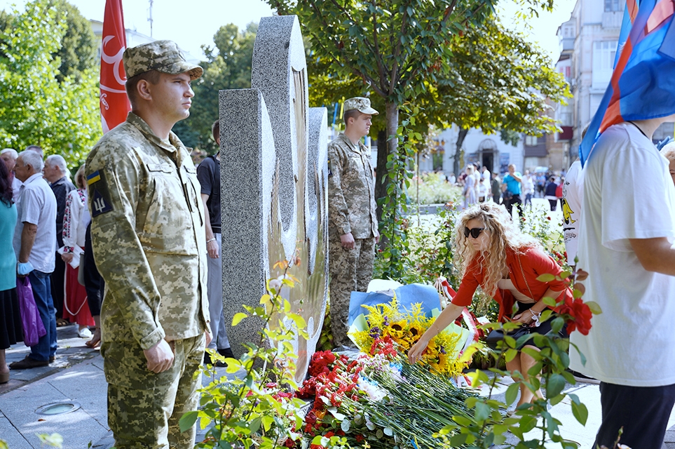 У День Незалежності у Вінниці віддали шану загиблим за державу Героям