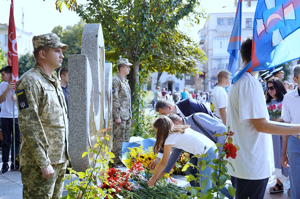 У День Незалежності у Вінниці віддали шану загиблим за державу Героям