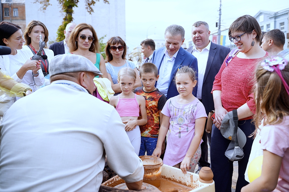 Фестиваль "Подільська пектораль": вінничани вчаться народним ремеслам та насолоджуються концертами 